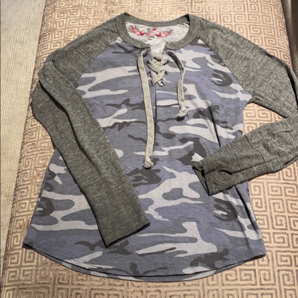 So Nikki blue camo lace up shirt size M/L